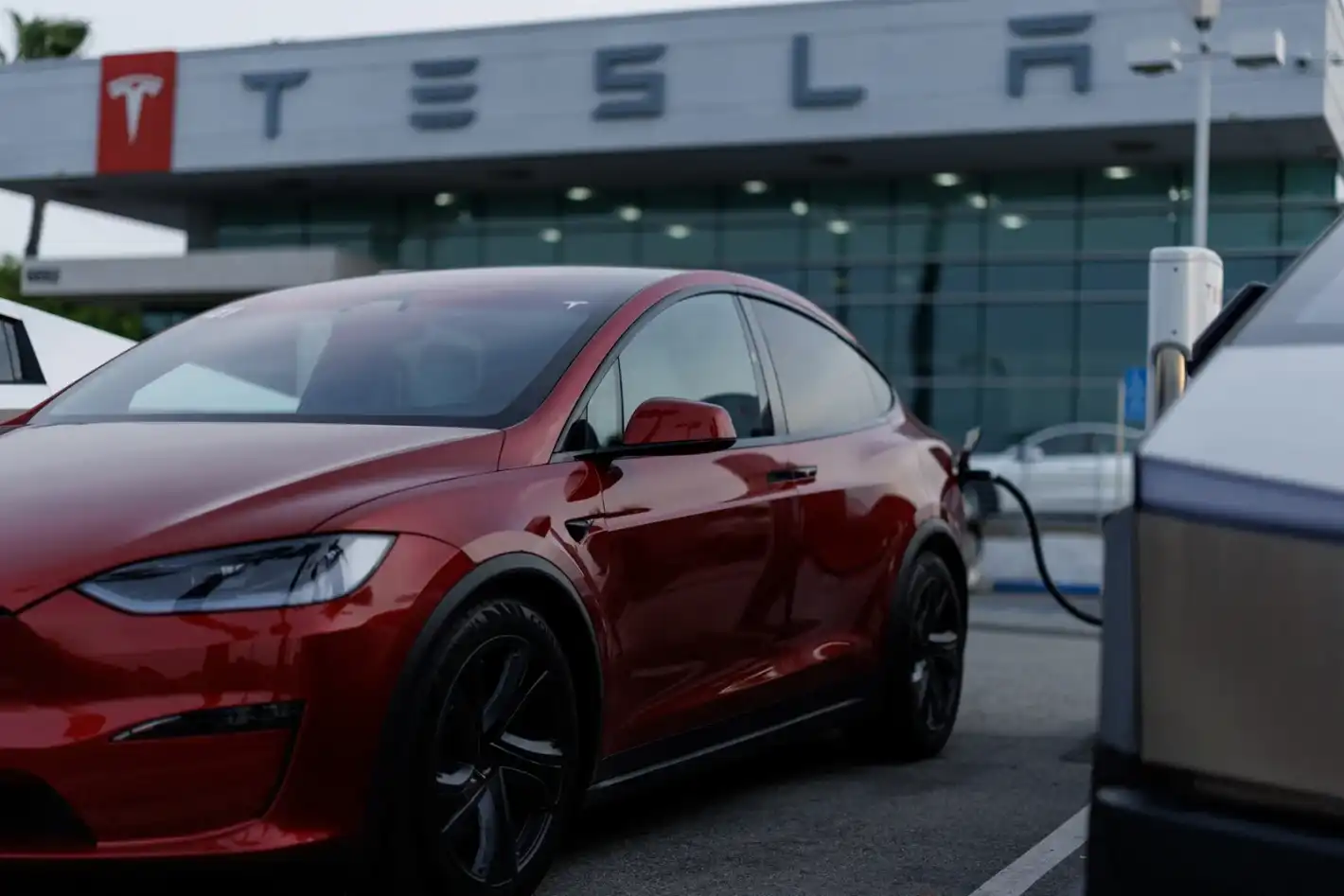 Tesla губи Европа: Volkswagen поема лидерството на пазара на електромобили