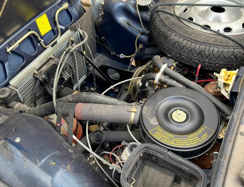 Намериха изоставено Renault от 80-те години, което никога не е карано Снимки