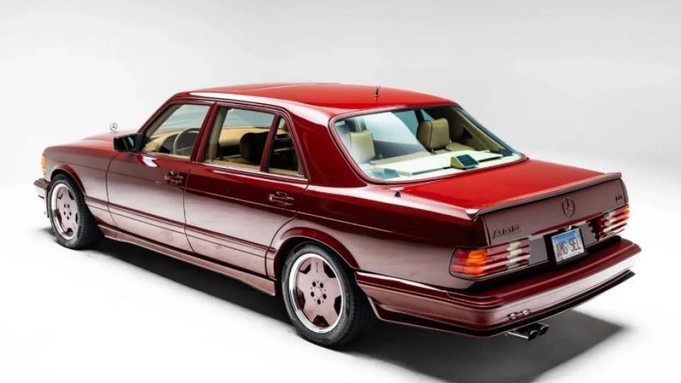 Пуснаха за продажба рядък и уникален уникален Mercedes от 80-те години Снимки