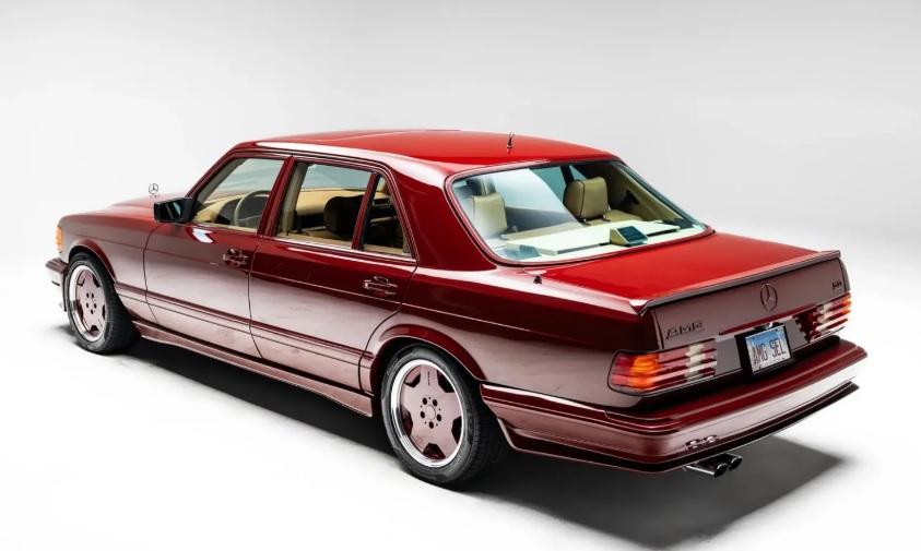Пуснаха за продажба рядък и уникален уникален Mercedes от 80-те години Снимки