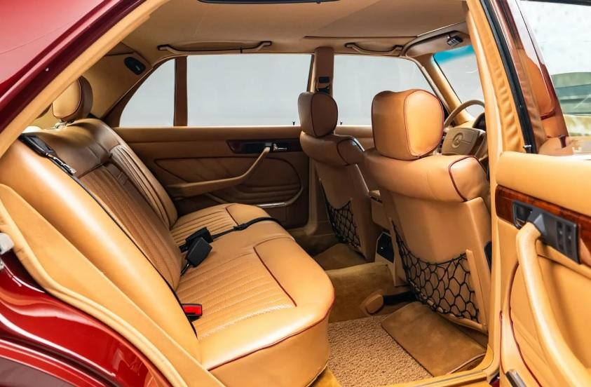 Пуснаха за продажба рядък и уникален уникален Mercedes от 80-те години Снимки