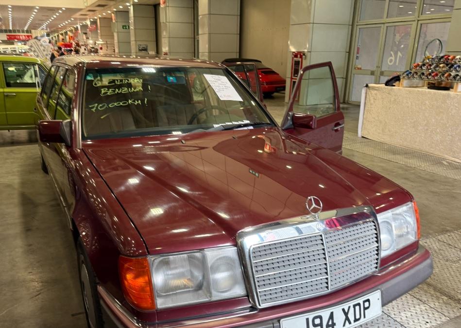 Намериха сериен Mercedes с 6 врати в ново състояние Снимки