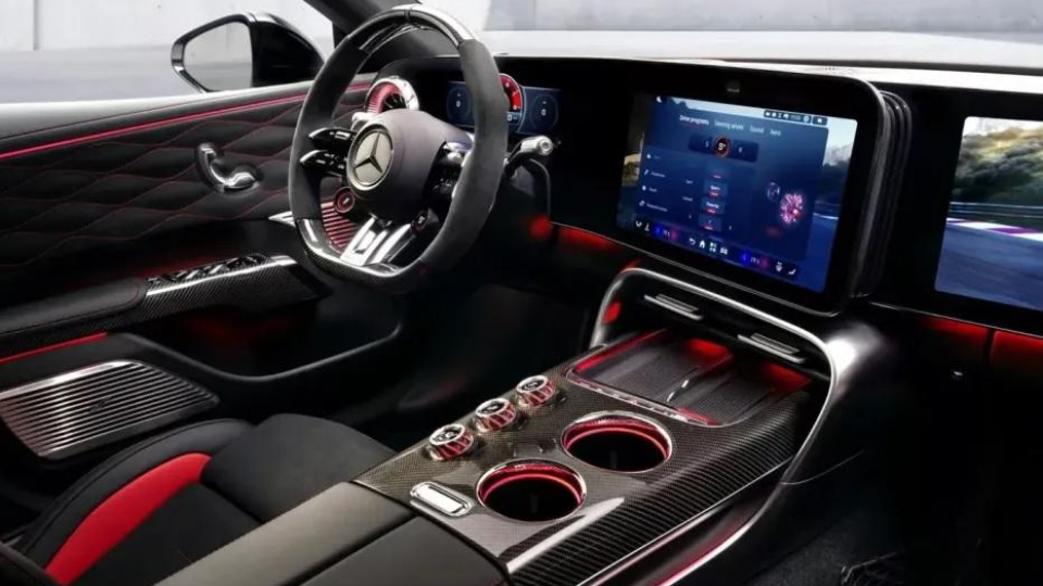 Mercedes-Benz разсекрети салона на суперколата си AMG GT Снимки