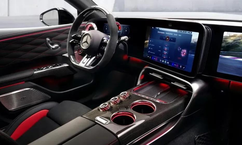 Mercedes-Benz разсекрети салона на суперколата си AMG GT Снимки