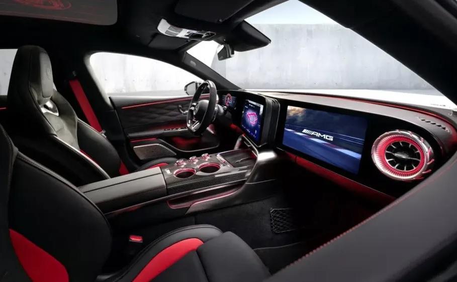 Mercedes-Benz разсекрети салона на суперколата си AMG GT Снимки