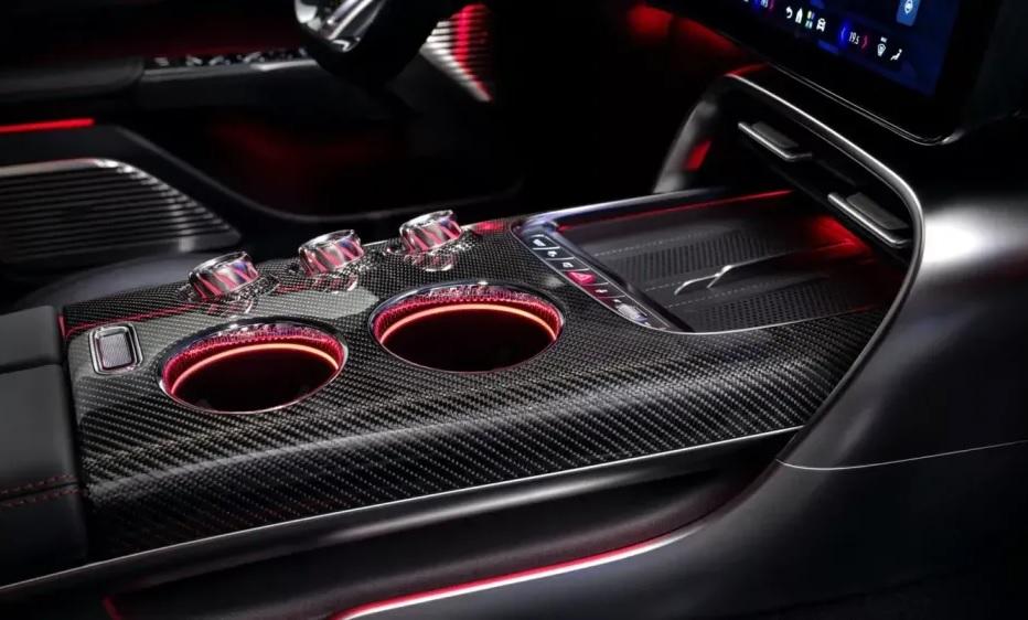 Mercedes-Benz разсекрети салона на суперколата си AMG GT Снимки