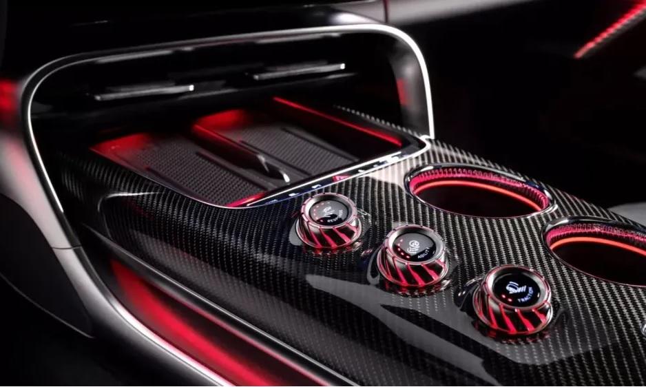 Mercedes-Benz разсекрети салона на суперколата си AMG GT Снимки