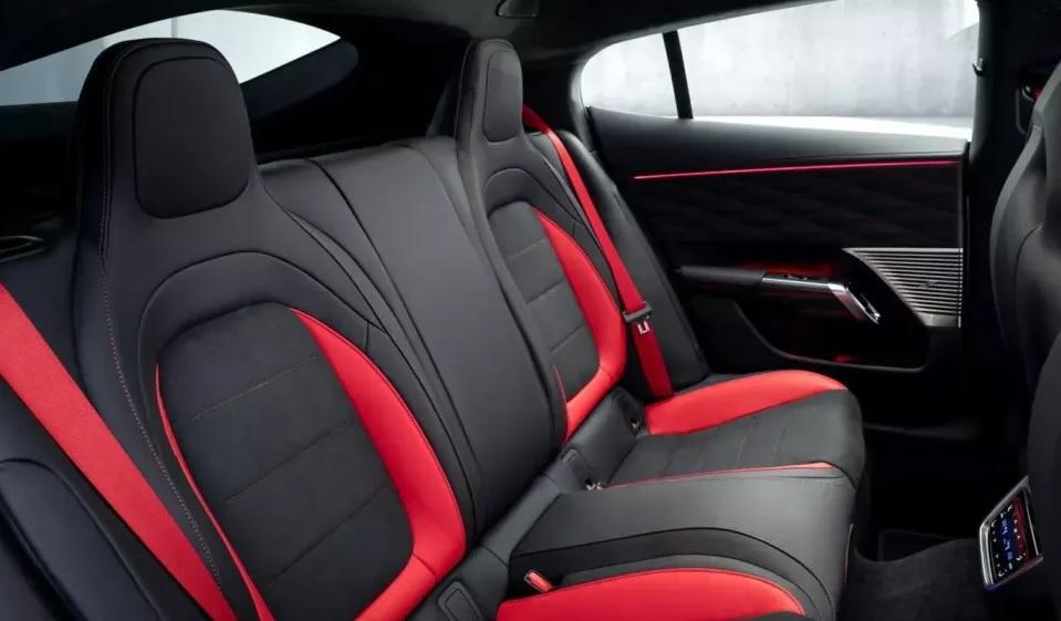 Mercedes-Benz разсекрети салона на суперколата си AMG GT Снимки