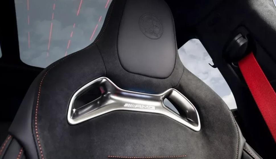 Mercedes-Benz разсекрети салона на суперколата си AMG GT Снимки