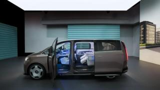 По-луксозен и модерен: Показаха новото поколение на минивана Mercedes VLE