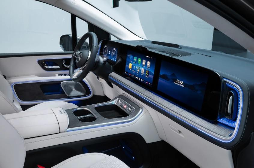 По-луксозен и модерен: Показаха новото поколение на минивана Mercedes VLE