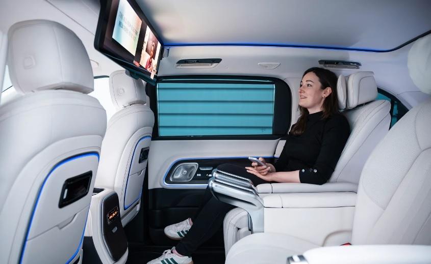 По-луксозен и модерен: Показаха новото поколение на минивана Mercedes VLE