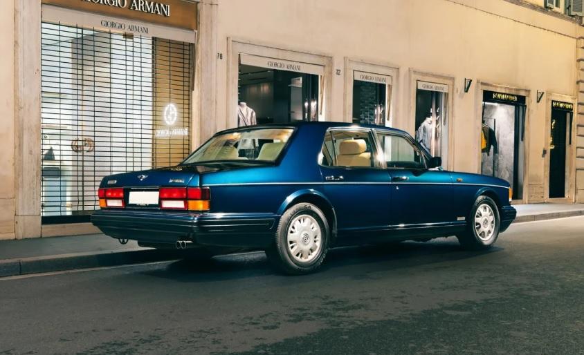 Пуснаха за продажба Bentley Brooklands, принадлежал на Джорджо Армани Снимки