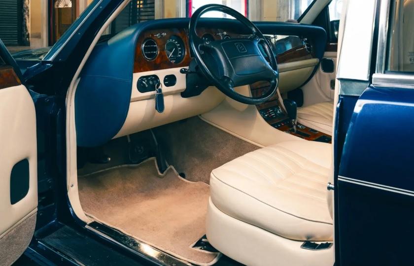 Пуснаха за продажба Bentley Brooklands, принадлежал на Джорджо Армани Снимки