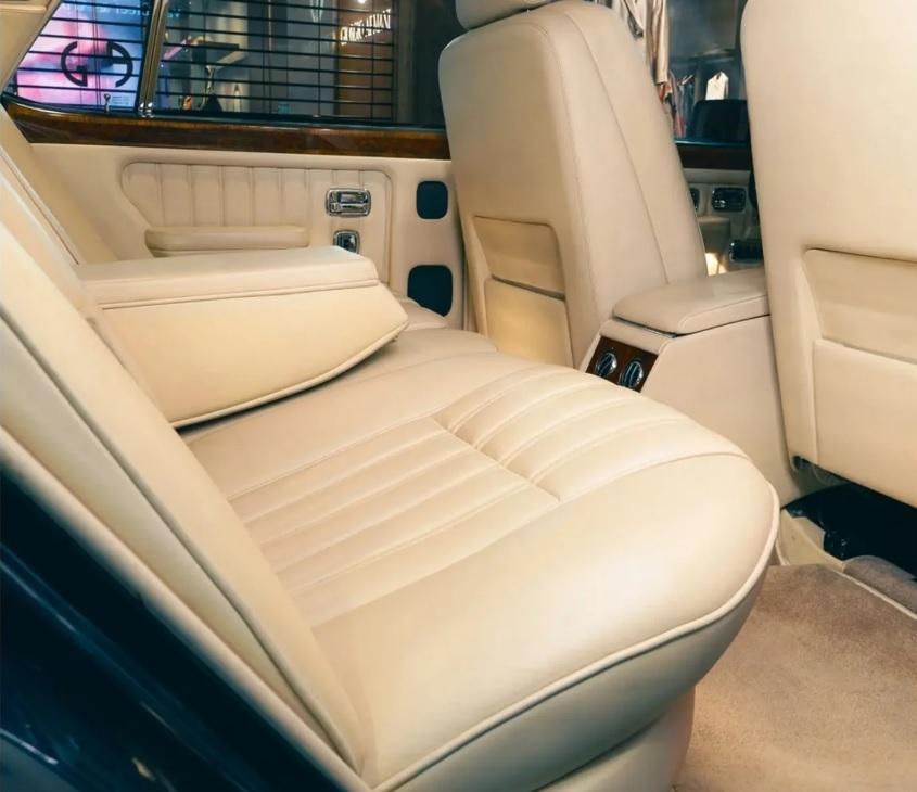Пуснаха за продажба Bentley Brooklands, принадлежал на Джорджо Армани Снимки