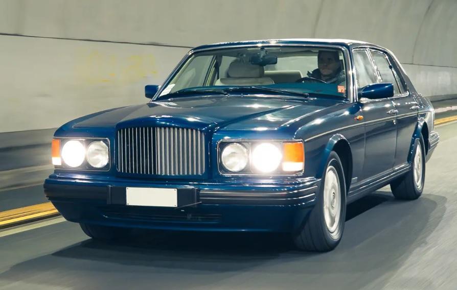 Пуснаха за продажба Bentley Brooklands, принадлежал на Джорджо Армани Снимки