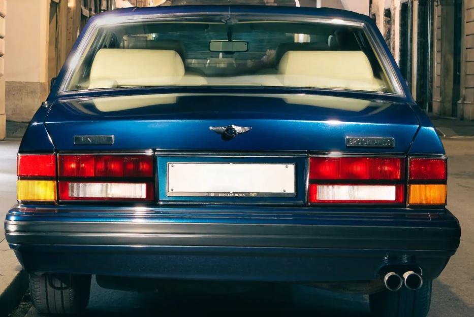 Пуснаха за продажба Bentley Brooklands, принадлежал на Джорджо Армани Снимки