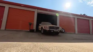 Mercedes 450 SLC престоял в плевня 15 години: ключалката трябвало да бъде отрязана, за да бъде спасен