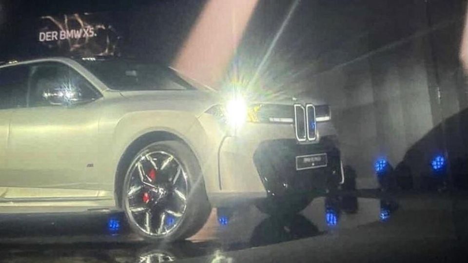 Първи снимки на новия BMW X5, направени на закрита презентация