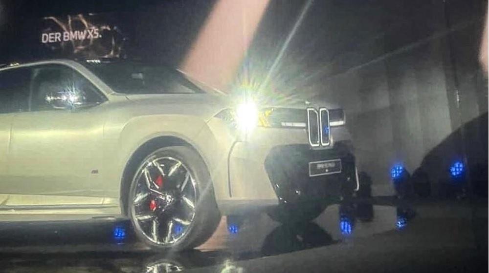 Първи снимки на новия BMW X5, направени на закрита презентация