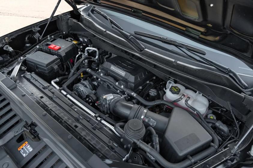 Chevrolet Goliath 700 предизвиква Ram TRX и Ford Raptor Снимки