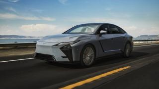 Пускат новото осмо поколение на Lexus ES Снимки