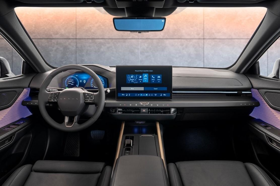 Пускат новото осмо поколение на Lexus ES Снимки