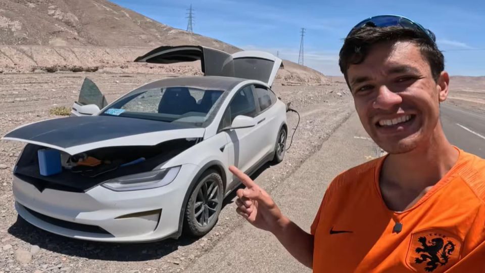 Шофьор на Tesla заседна в пустинята Атакама с 1% живот на батерията и намери решение