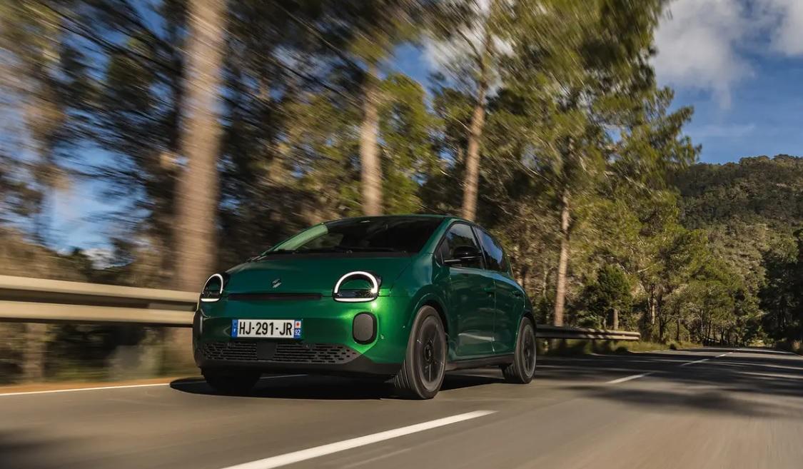 Новият Renault Twingo E-Tech променя правилата в сегмента на компактните автомобили
