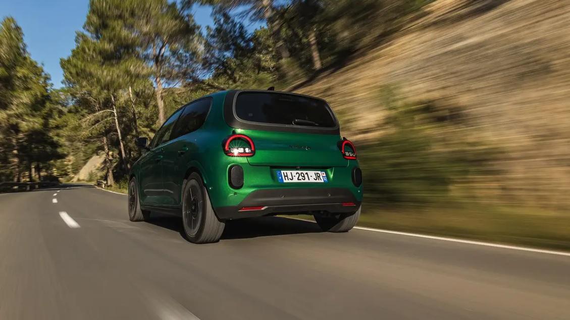 Новият Renault Twingo E-Tech променя правилата в сегмента на компактните автомобили