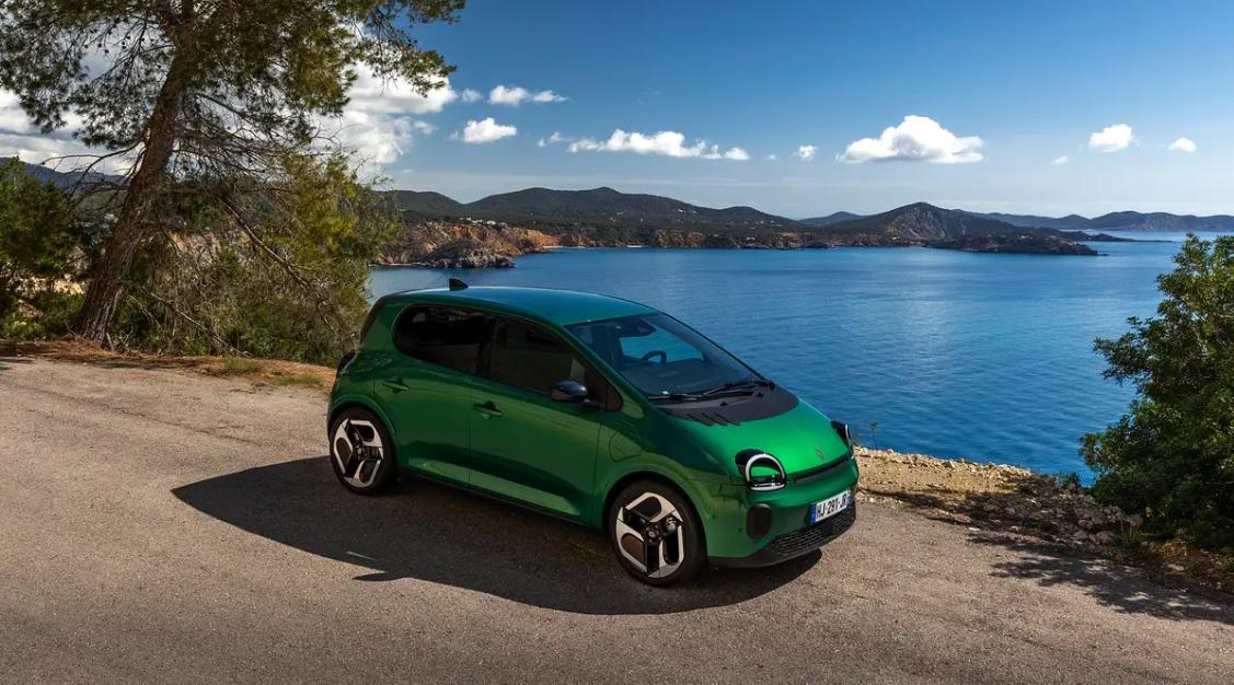 Новият Renault Twingo E-Tech променя правилата в сегмента на компактните автомобили