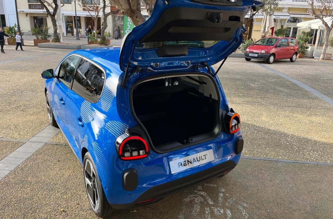 Новият Renault Twingo E-Tech променя правилата в сегмента на компактните автомобили