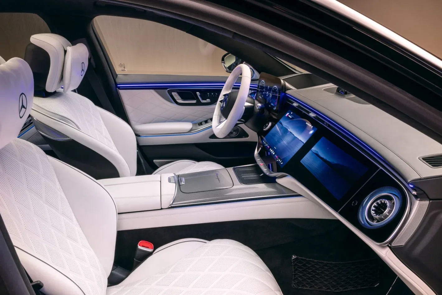 Защо новият Mercedes S-класа има отопляеми предпазни колани