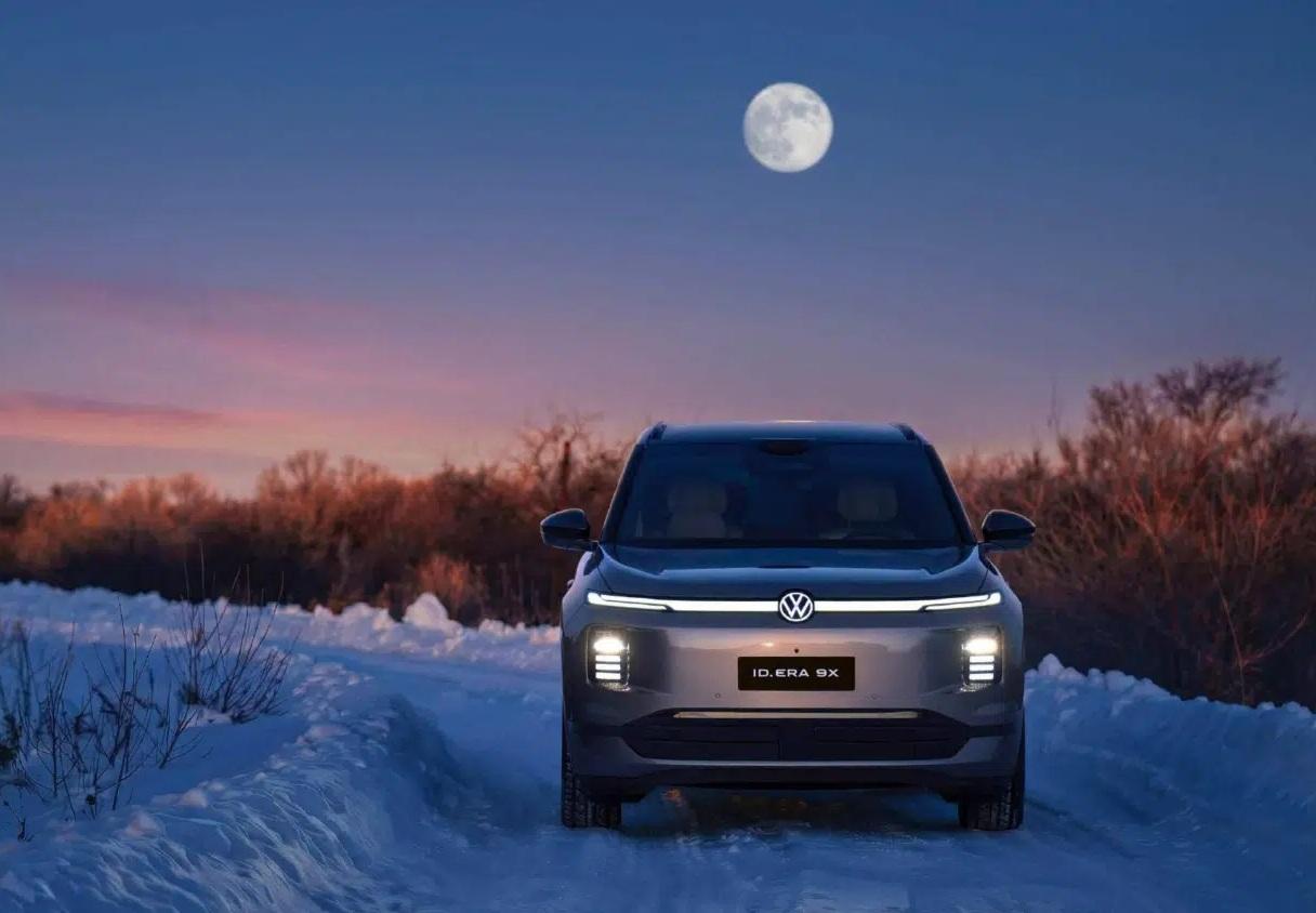 Голям семеен кросоувър: Показаха Volkswagen ID. Era 9X, има голяма мощност