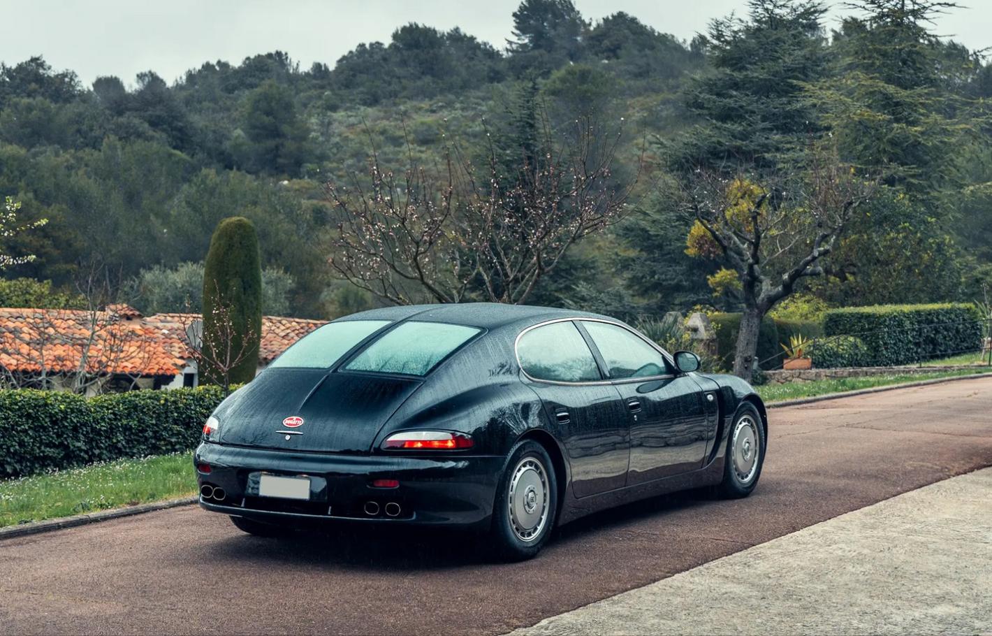 Пуснаха за продажба рядък и луксозен седан Bugatti от 90-те години