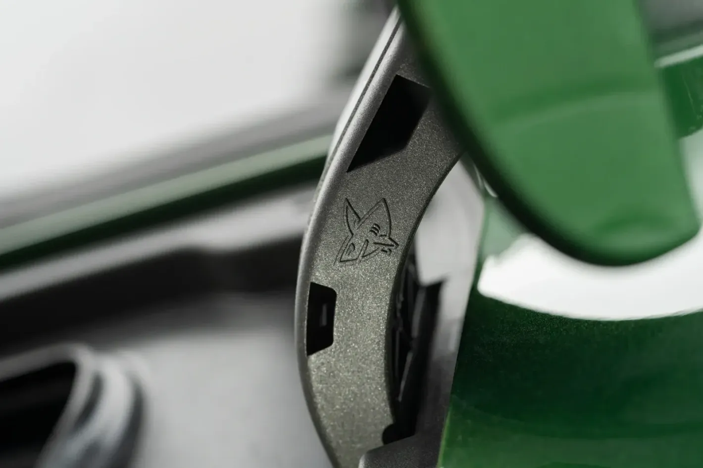 Opel крие акули в колите си повече от 20 години по молба на дете