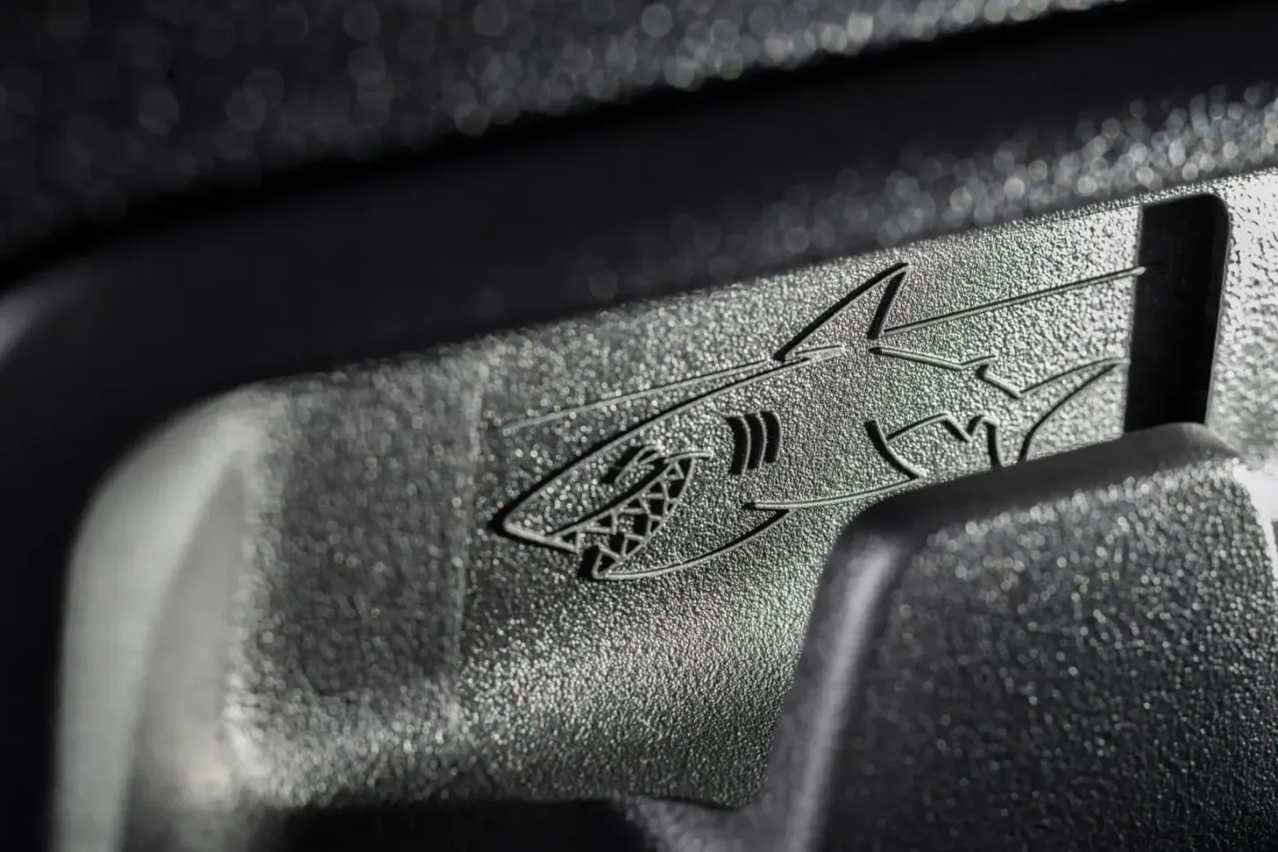 Opel крие акули в колите си повече от 20 години по молба на дете