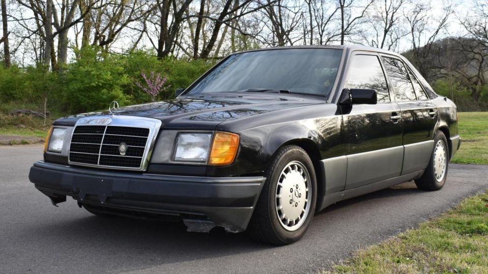 Продава се Mercedes W124 от от 1991 г. с над 1,6 милиона км пробег