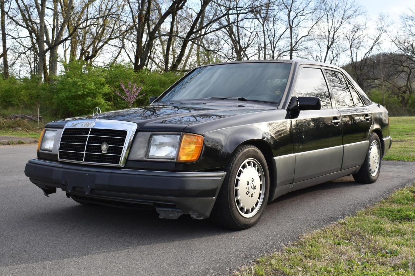 Продава се Mercedes W124 от от 1991 г. с над 1,6 милиона км пробег