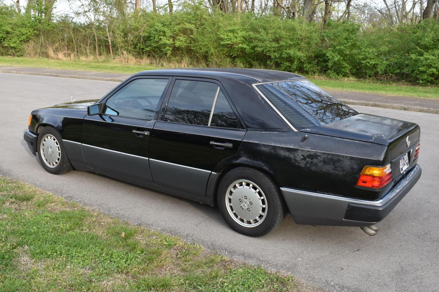 Продава се Mercedes W124 от от 1991 г. с над 1,6 милиона км пробег