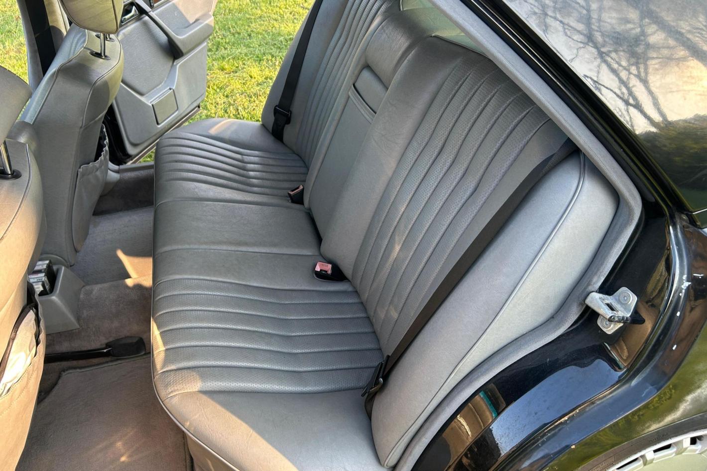Продава се Mercedes W124 от от 1991 г. с над 1,6 милиона км пробег