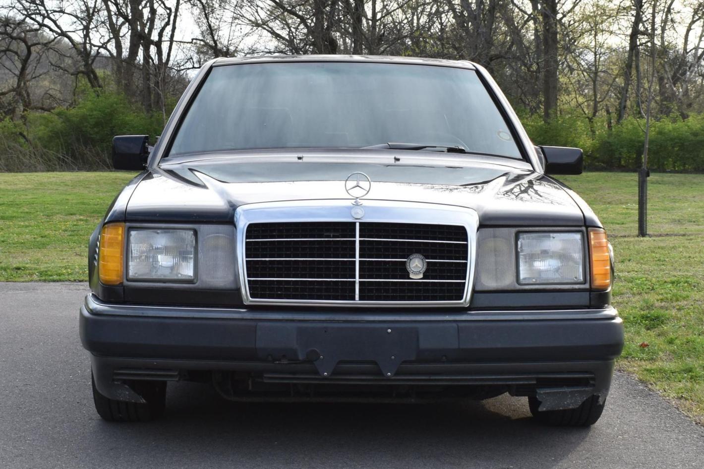 Продава се Mercedes W124 от от 1991 г. с над 1,6 милиона км пробег