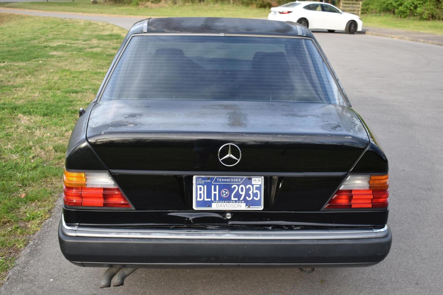 Продава се Mercedes W124 от от 1991 г. с над 1,6 милиона км пробег