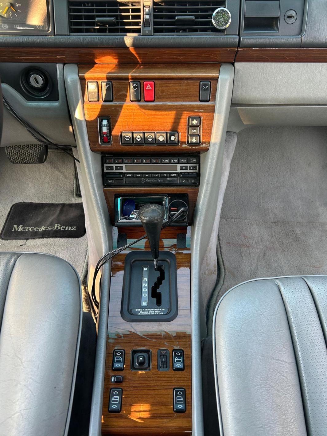 Продава се Mercedes W124 от от 1991 г. с над 1,6 милиона км пробег