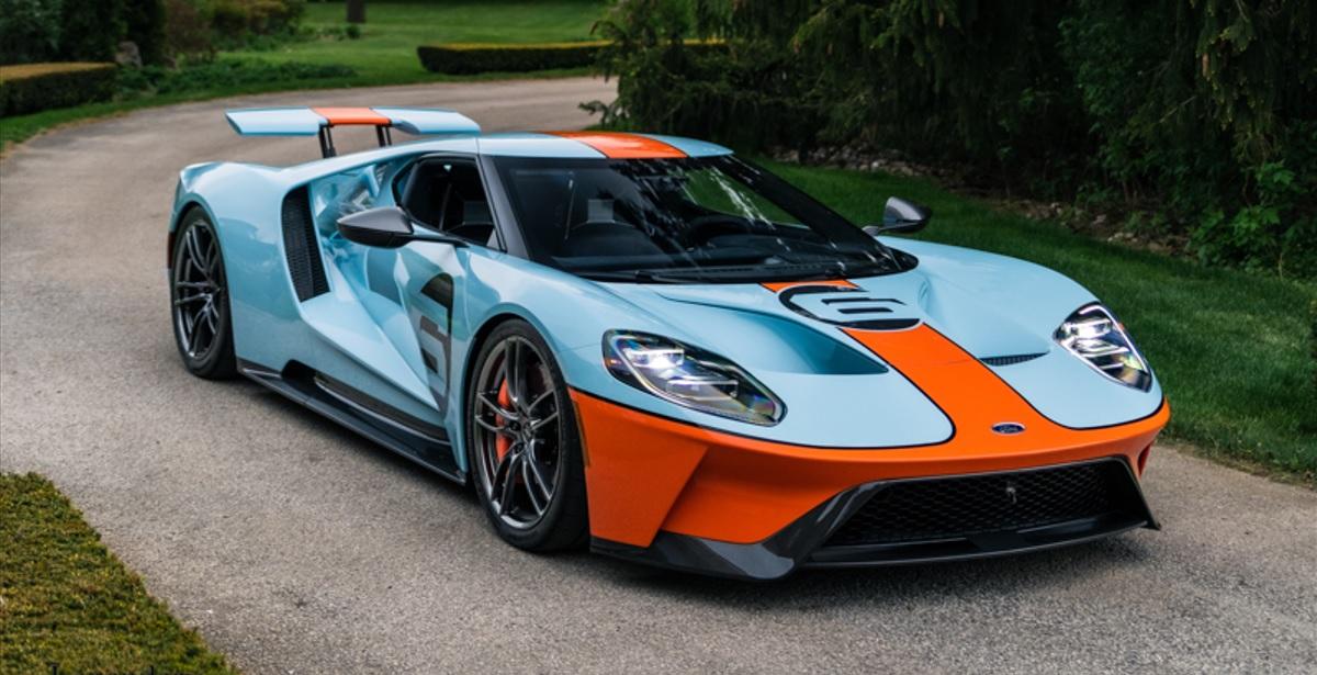 Подборка от зрелищни кадри: Суперкола Ford GT за $2,5 милиона претърпя тежка катастрофа