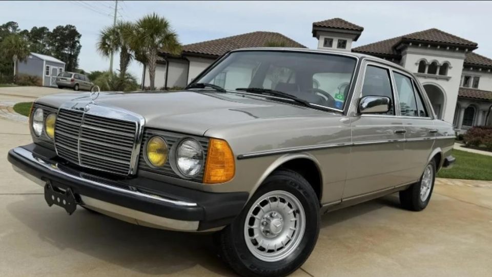Откриха знаменития Mercedes W123 в ново състояние Снимки