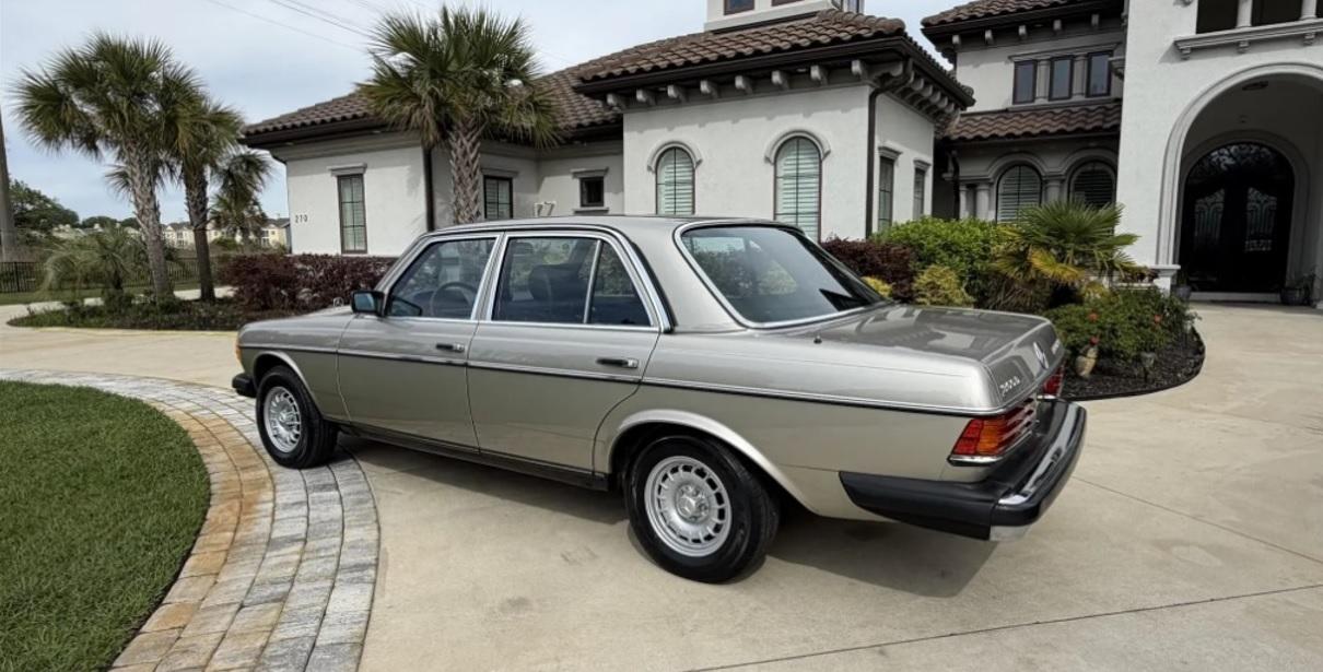 Откриха знаменития Mercedes W123 в ново състояние Снимки