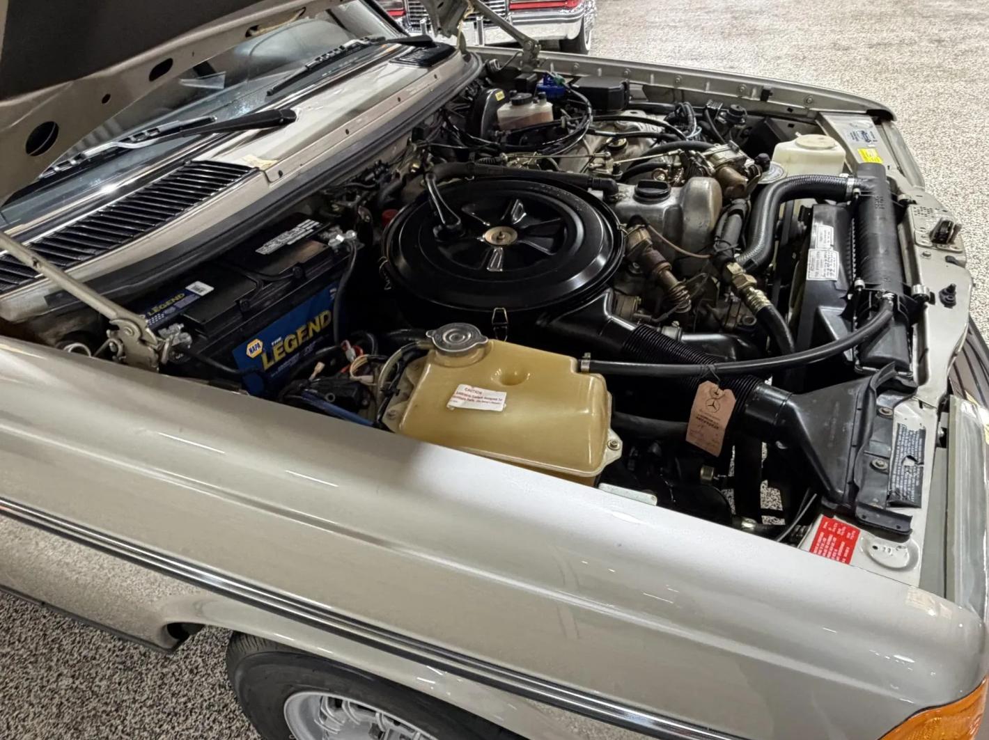Откриха знаменития Mercedes W123 в ново състояние Снимки
