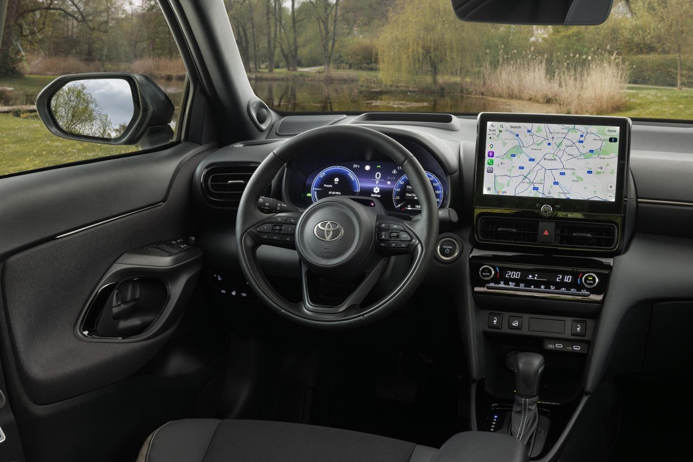 Toyota показа достъпен кросоувър за Европа с малък разход Снимки