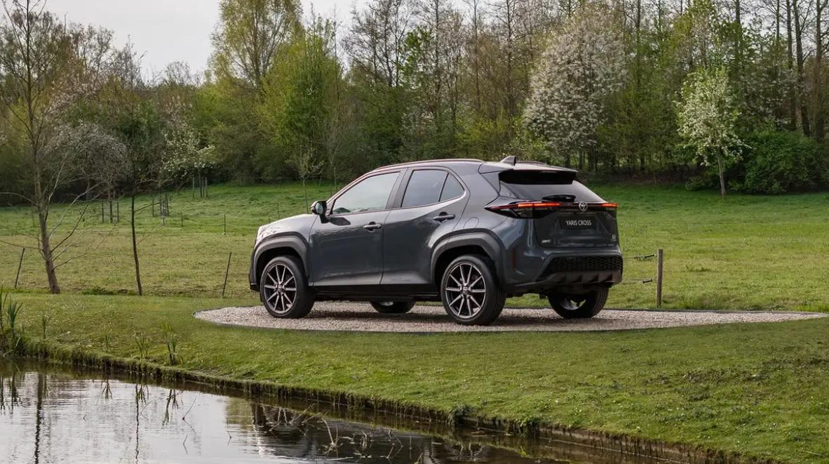 Toyota показа достъпен кросоувър за Европа с малък разход Снимки